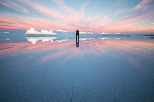 Featured image for Fotografía en el Salar de Uyuni: guía completa para capturar el espejo, las perspectivas y el cielo nocturno — Experiencias